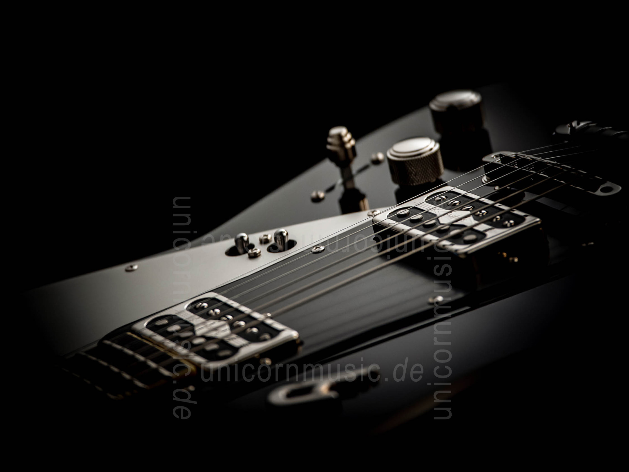 zur Artikelbeschreibung / Preis E-Gitarre DUESENBERG The Falken - Black (incl. Radiator Tremola)
