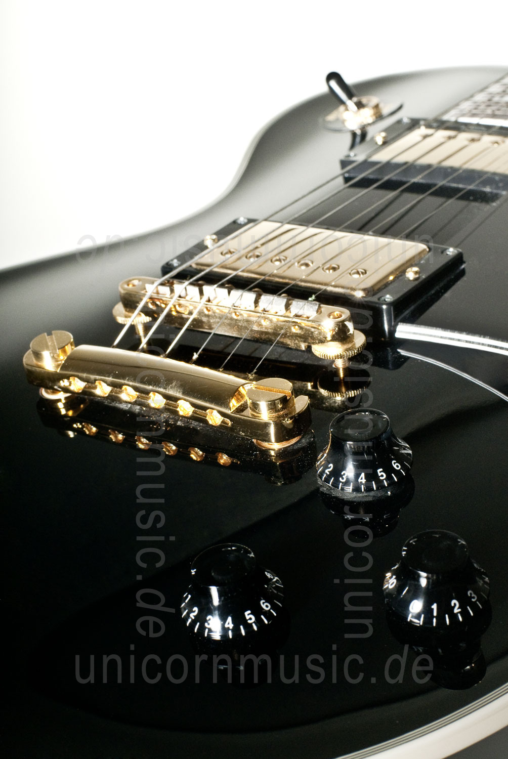 zur Artikelbeschreibung / Preis E-Gitarre BURNY RLC 115 BLK BLACK + original Koffer
