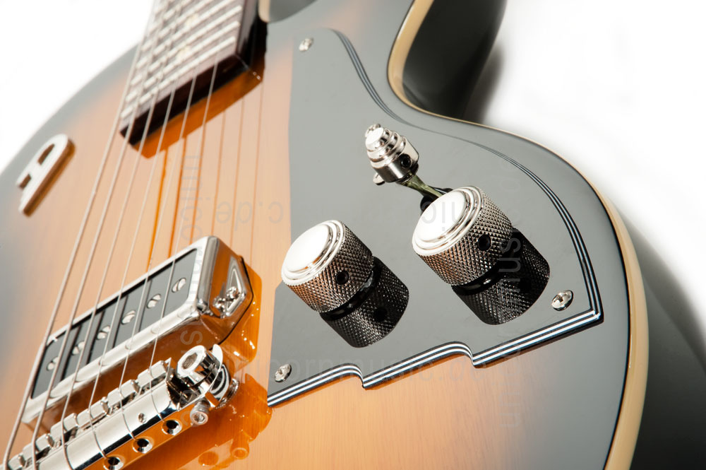 zur Artikelbeschreibung / Preis E-Gitarre DUESENBERG DRAGSTER - 2Tone Sunburst - Single Cutaway + Custom Line Case