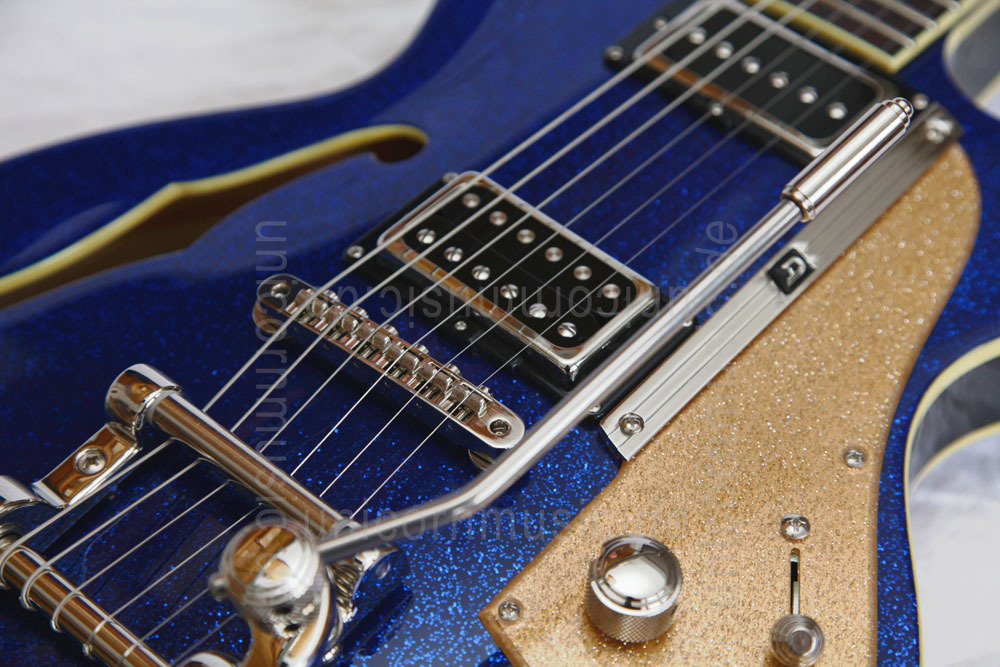 zur Artikelbeschreibung / Preis E-Gitarre DUESENBERG STARPLAYER TV - Blue Sparkle + Custom Line Case