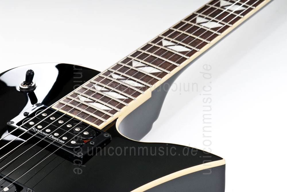 zur Artikelbeschreibung / Preis E-Gitarre FERNANDES RAVELLE DELUXE - Black + Koffer