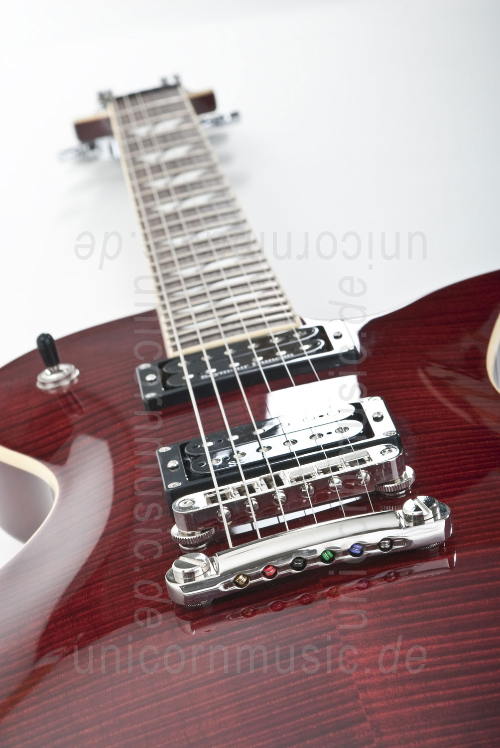 zur Artikelbeschreibung / Preis E-Gitarre FERNANDES RAVELLE DELUXE - Wine Red + Koffer