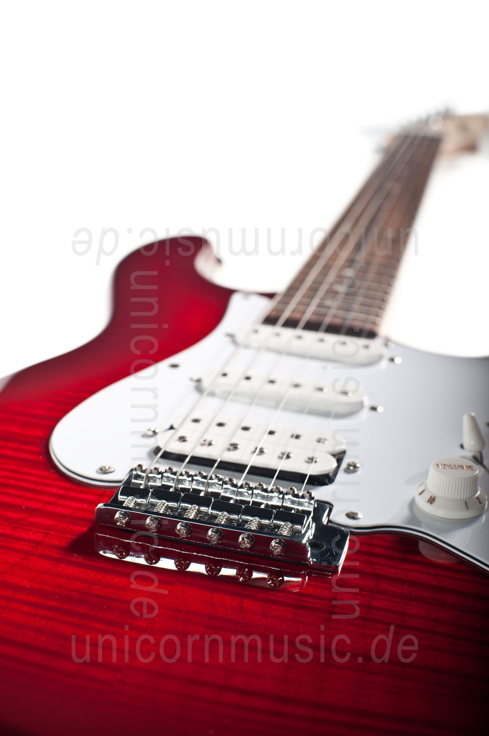 zur Artikelbeschreibung / Preis E-Gitarre FERNANDES RETROROCKET X - SSH Version - Lava Flame