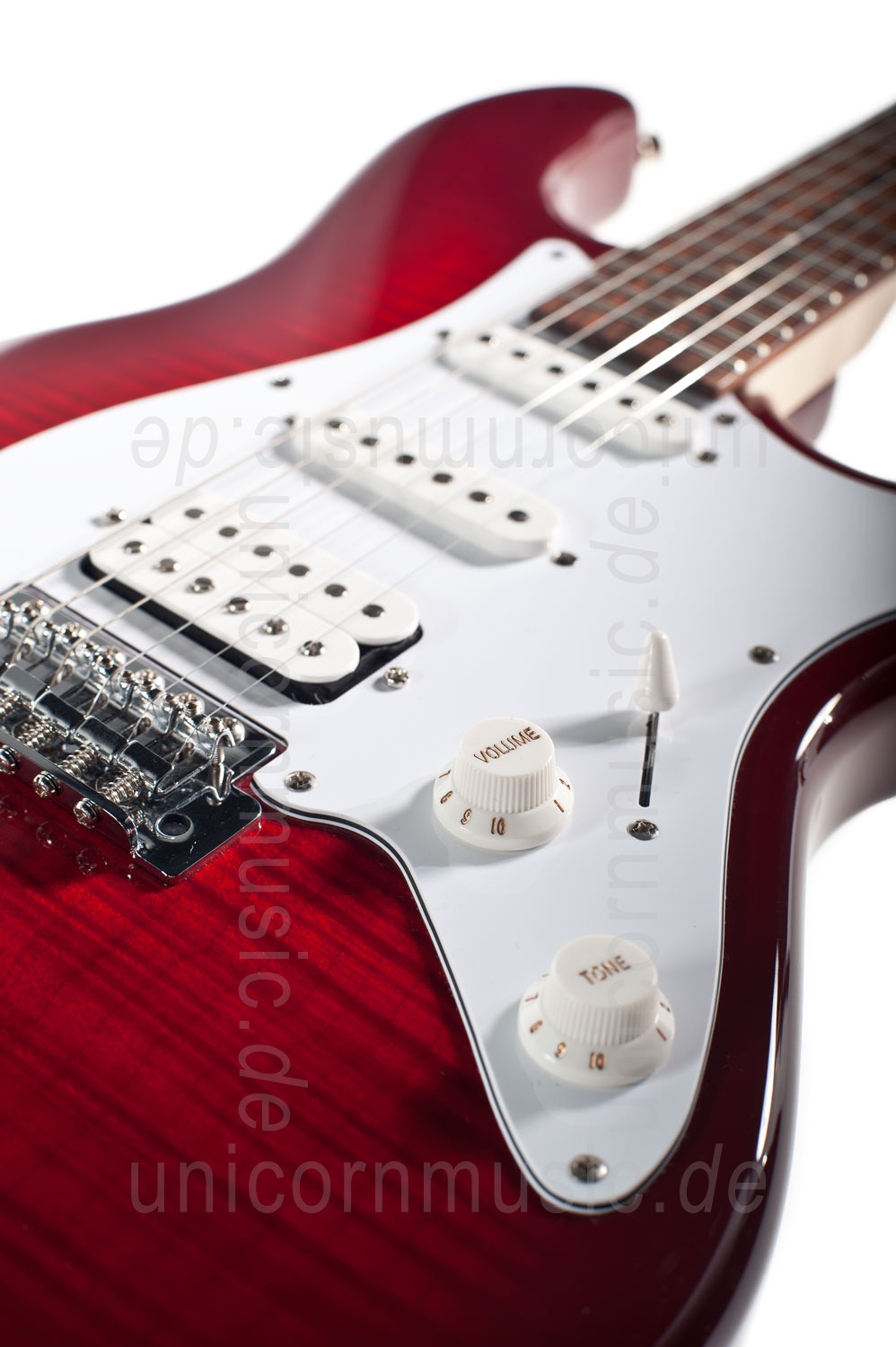 zur Artikelbeschreibung / Preis E-Gitarre FERNANDES RETROROCKET X - SSH Version - Lava Flame