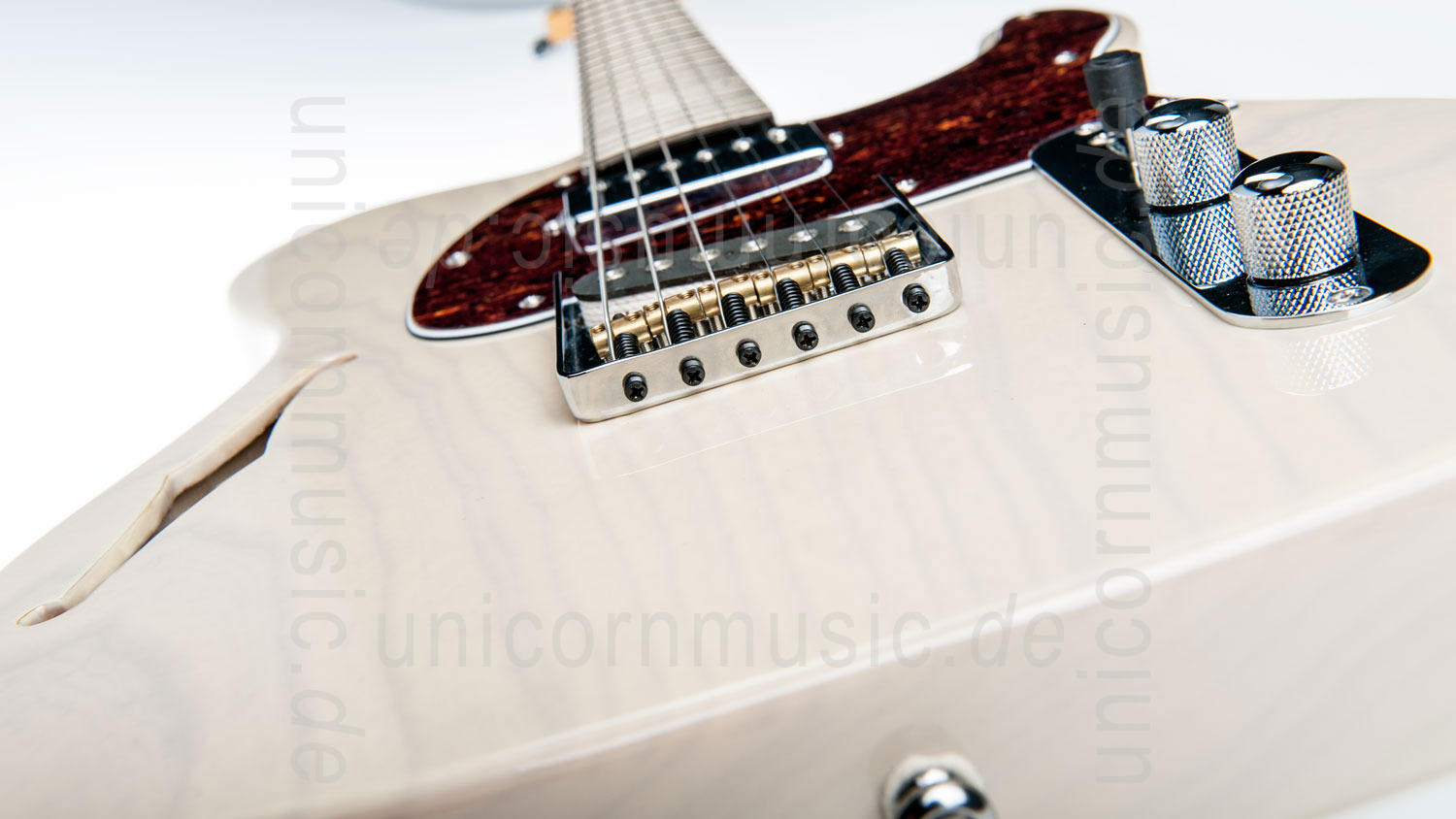 zur Artikelbeschreibung / Preis E-Gitarre G&L Tribute Asat Classic Bluesboy Semi Hollow - Blonde