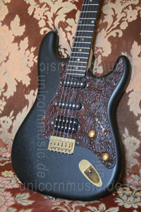 zur Detailansicht E-Gitarre BERSTECHER Deluxe Vintage (Hot B) - Black / Floral Brown + Koffer - made in Germany