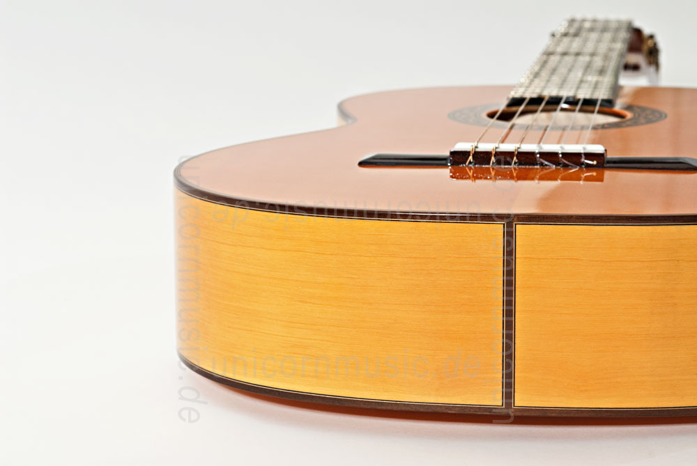 zur Artikelbeschreibung / Preis Spanische Flamencogitarre JOAN CASHIMIRA MODELL 102 - massive Fichtendecke - Zypresse