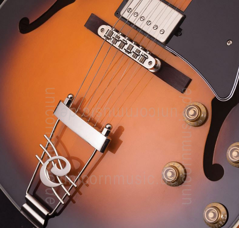 zur Artikelbeschreibung / Preis Halbresonanz Jazz-Gitarre CORT YORKTOWN Tobacco Burst + original Tasche