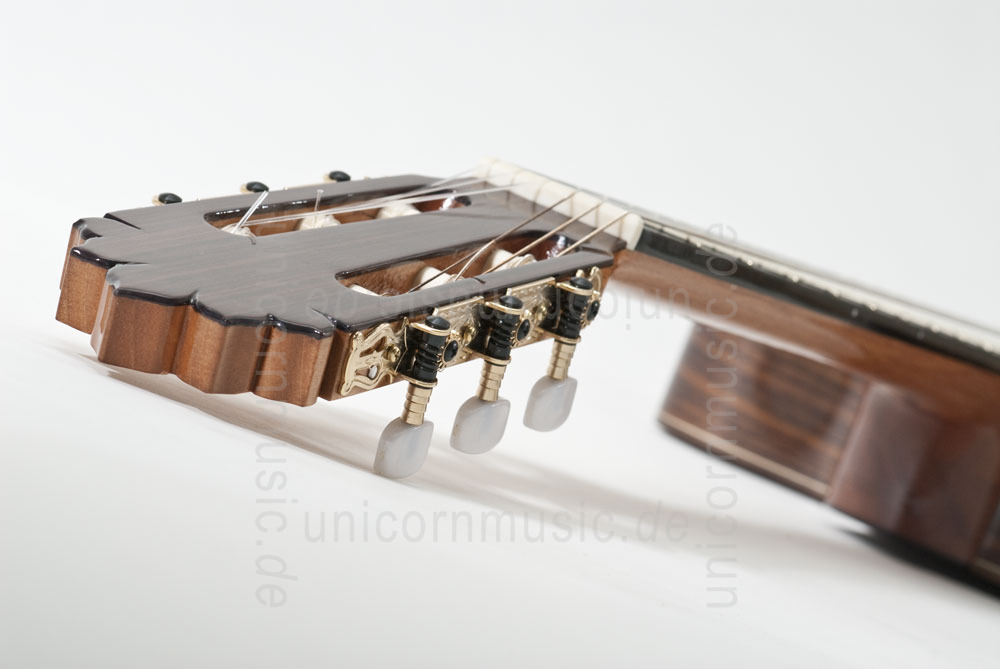 zur Artikelbeschreibung / Preis Spanische Konzertgitarre JOAN CASHIMIRA MODELL 130 Cutaway Thinline Fichte - ohne Tonabnehmer - massive Fichtendecke