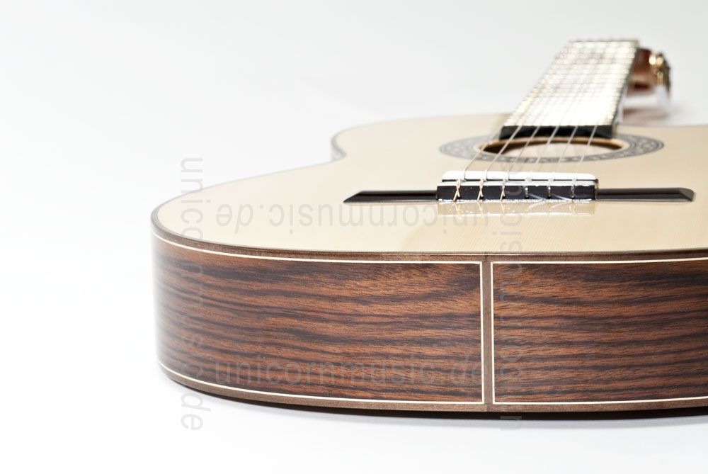 zur Artikelbeschreibung / Preis Spanische Konzertgitarre JOAN CASHIMIRA MODELL 130 Cutaway Thinline Fichte - ohne Tonabnehmer - massive Fichtendecke