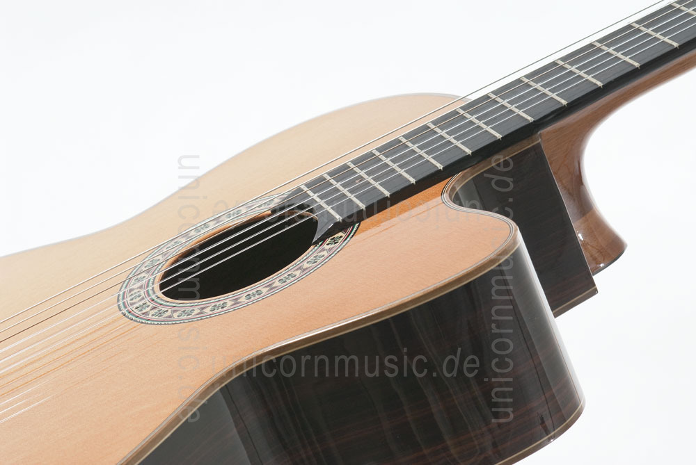 zur Artikelbeschreibung / Preis Spanische Konzertgitarre JOAN CASHIMIRA MODELL 130 Cutaway Zeder - ohne Tonabnehmer - massive Zederndecke