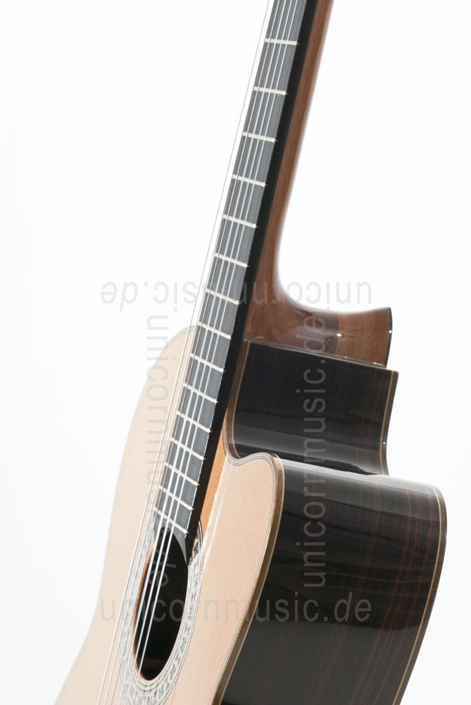 zur Artikelbeschreibung / Preis Spanische Konzertgitarre JOAN CASHIMIRA MODELL 130 Cutaway Zeder - ohne Tonabnehmer - massive Zederndecke