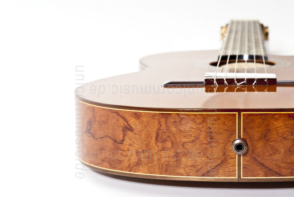 zur Artikelbeschreibung / Preis Spanische Konzertgitarre JOAN CASHIMIRA MODELL 56e E-CE Cutaway Thinline + L.R. Baggs Tonabnehmer - massive Zederndecke