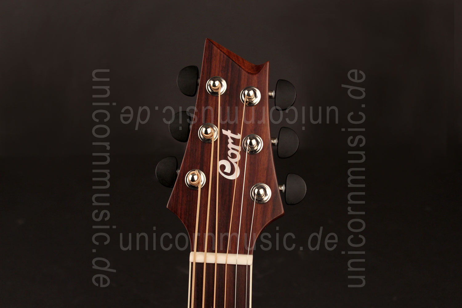 zur Artikelbeschreibung / Preis Western-Gitarre CORT NDX Baritone - Fishman Tonabnehmer - massive Fichtendecke